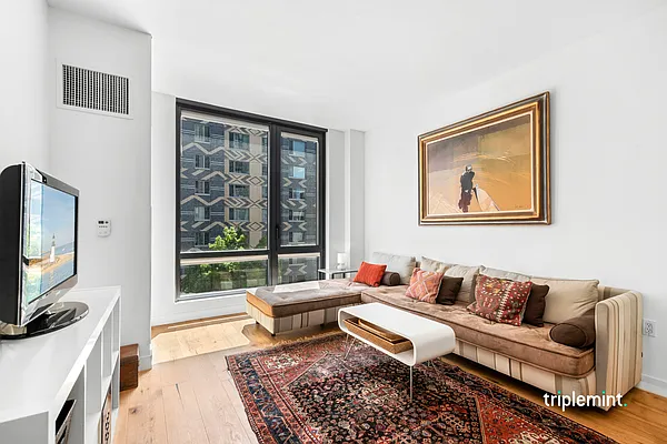 Rented by The Agency | media 2