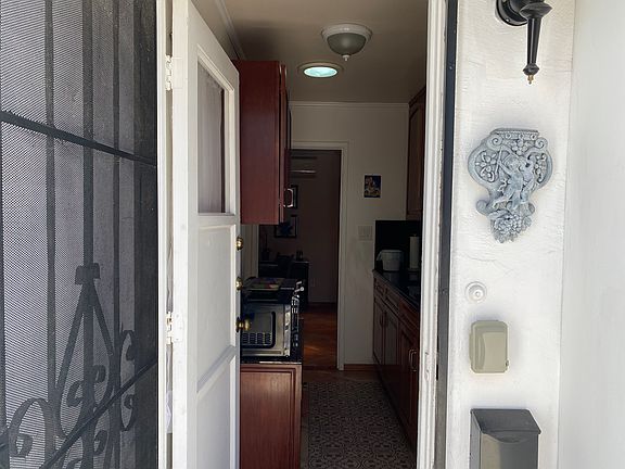 5th image of 2921 Renault St