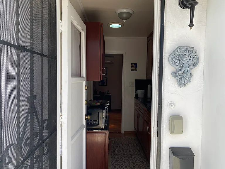 2921 Renault St — Photo 5