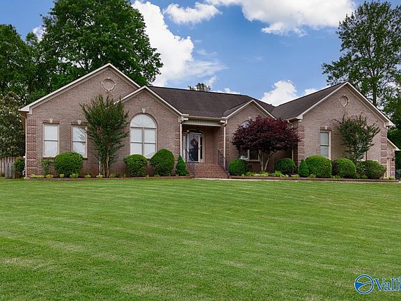 2nd image of 122 Thomas Woods Ct