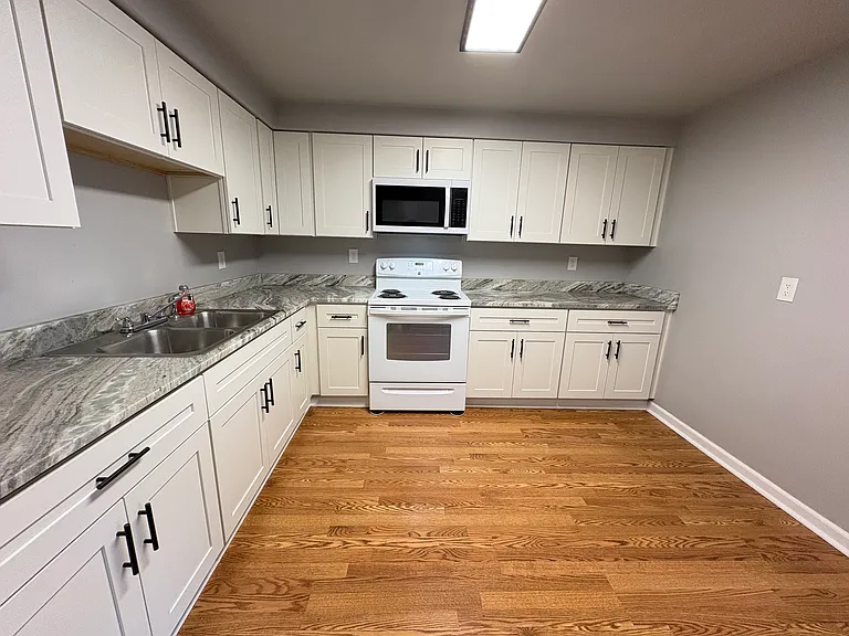 100 Bowman St #102 — Photo 5