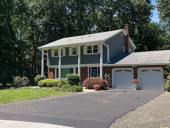 2nd image of 4 Garden Ct