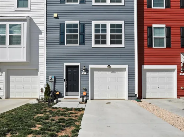 13 Andover Ct, Bunker Hill, WV 25413