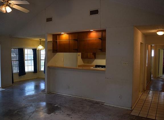 3rd image of 1708 Foxfire Dr
