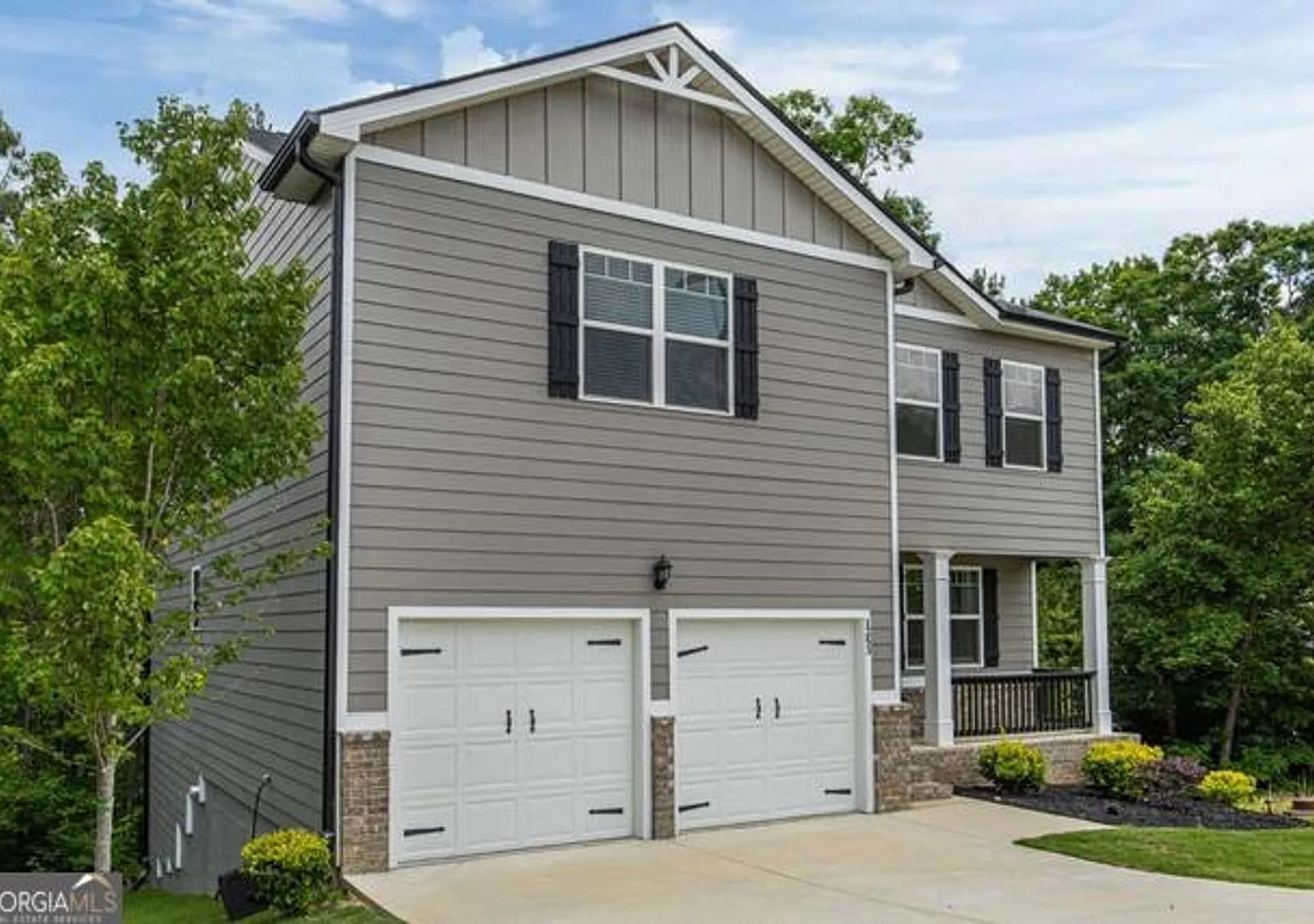 Like-New 4 bedroom 2.5 bathroom home with Custom Touches, open floor plan AND a Cul-de-sac lot! M... — Photo 3