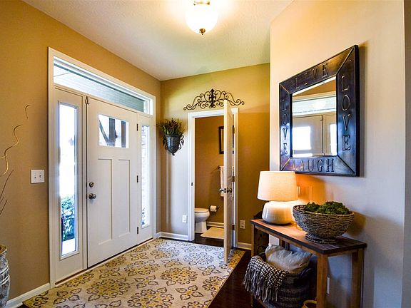 3rd image of 2815 Bentwood Dr