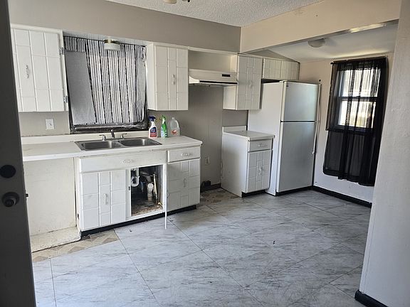 2nd image of 1003 15th Ave