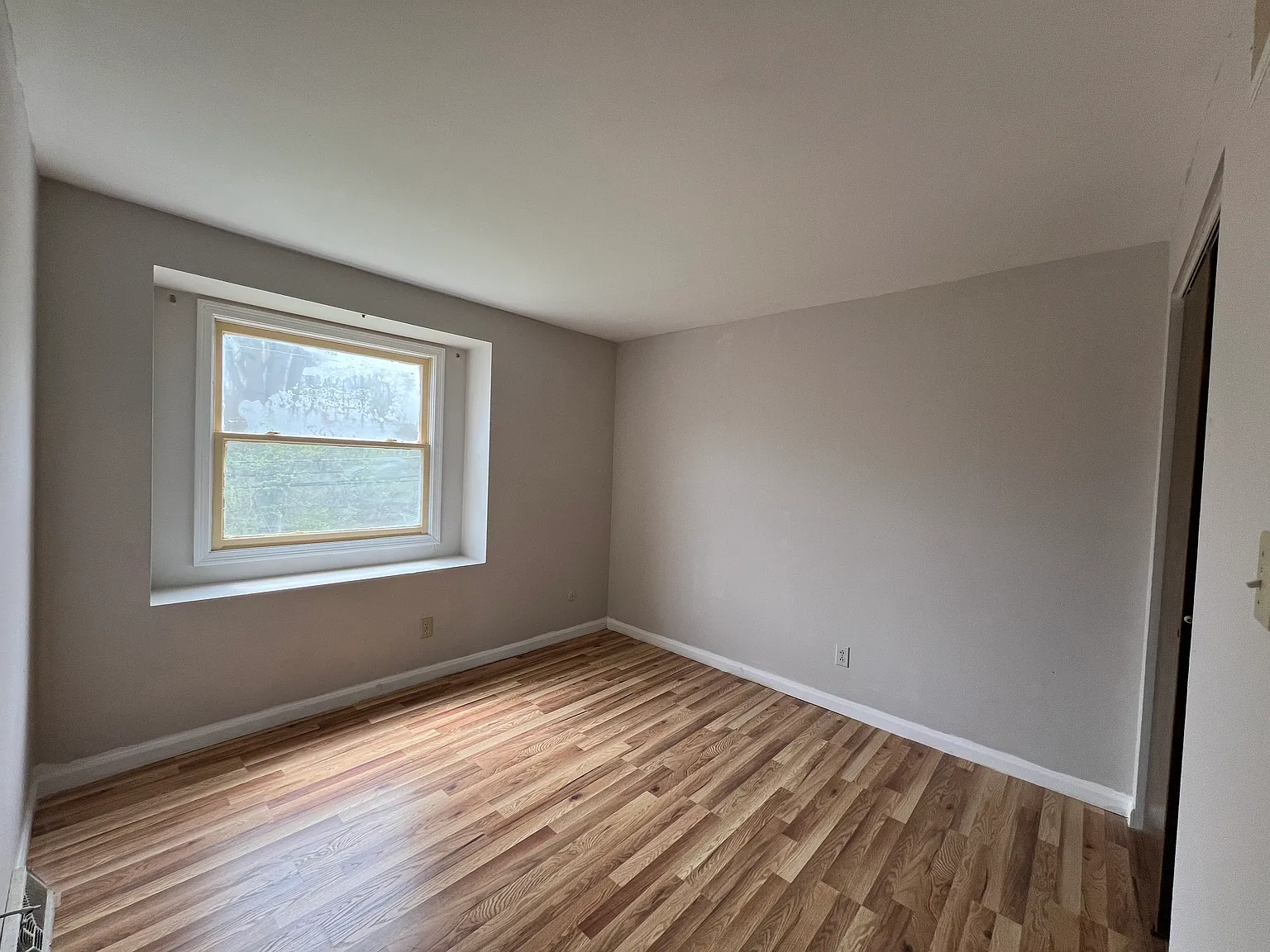 3 bed, 1.5 bath, 1300 sqft, $1,880 — Photo 3