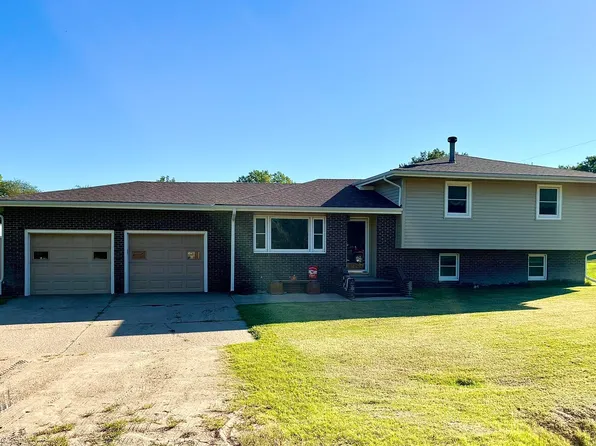 172 School House Rd, Great Bend, KS 67530