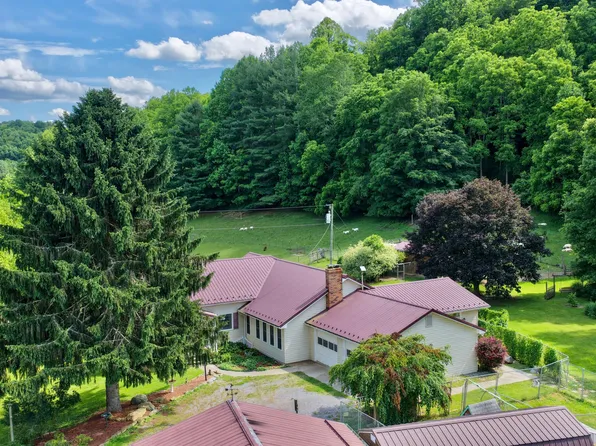 3627 Sampson Rd, Lewisburg, WV 24901