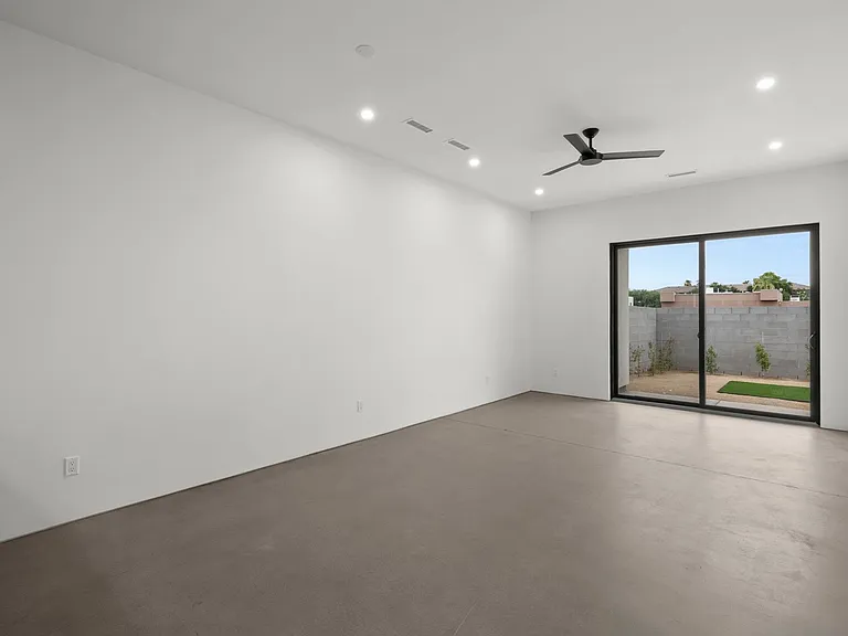 3601 E Coronado Rd #1 — Photo 16