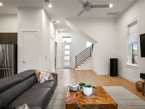 5th image of 6201 Seville Dr