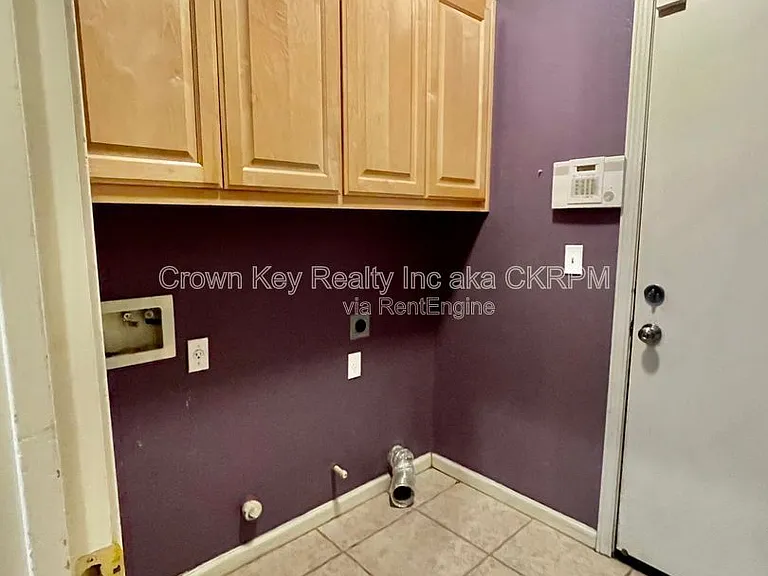 1844 Oswego Ct — Photo 33