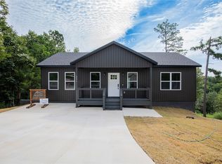 8236 Chestnut Dr, Rogers, AR 72756