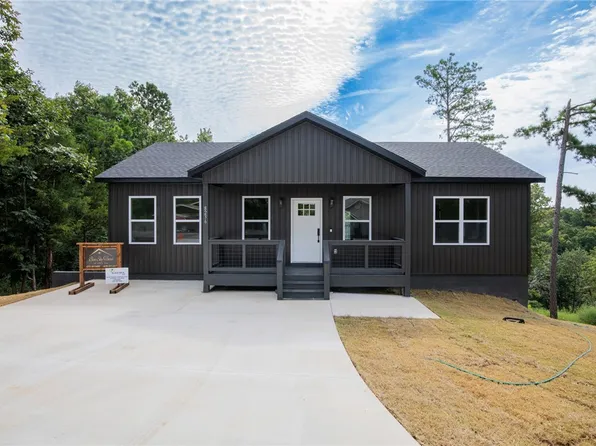 8236 Chestnut Dr, Rogers, AR 72756