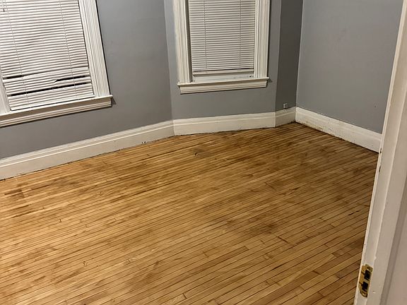 4th image of 112 Flower Ave E #2