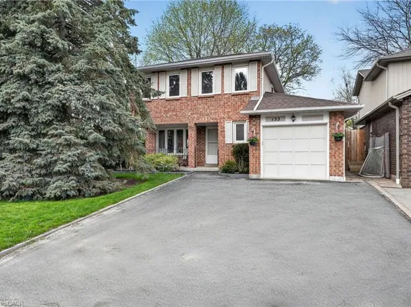 153 Chalmers St, Oakville, ON L6L 5R6