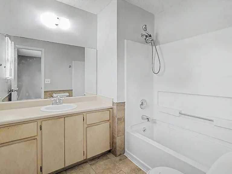 1651 Latham Ct — Photo 27