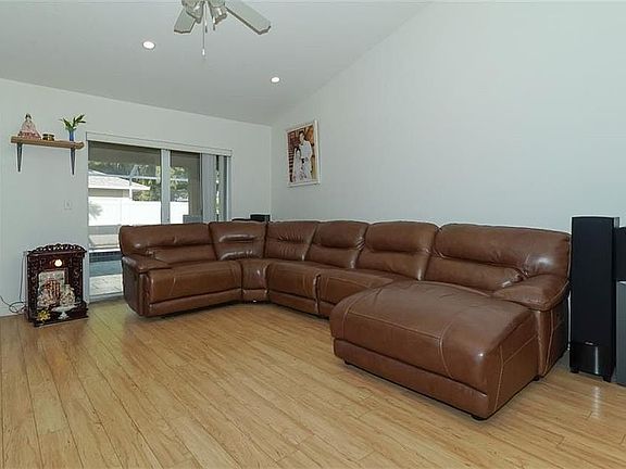 4th image of 2004 Old Arbor Ct