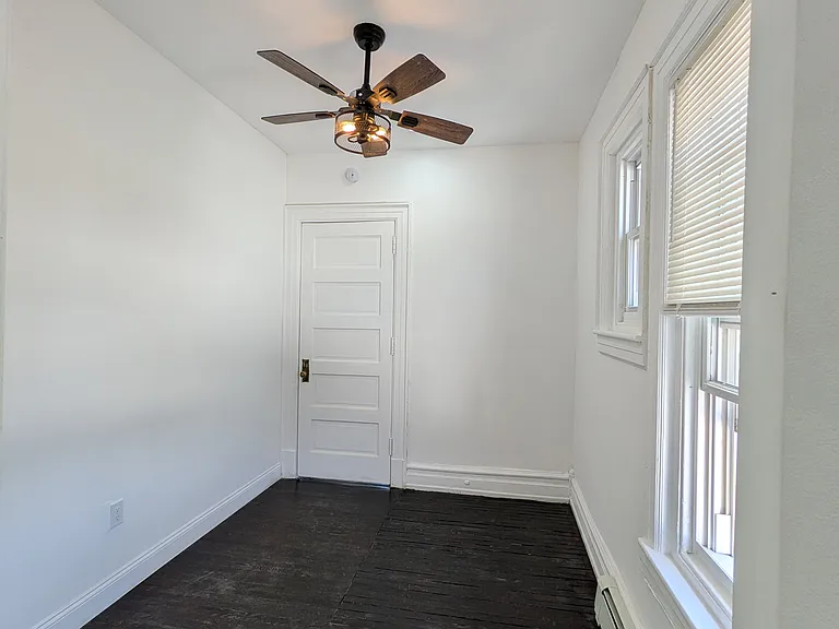 1036 W Walnut St #3-R — Photo 9
