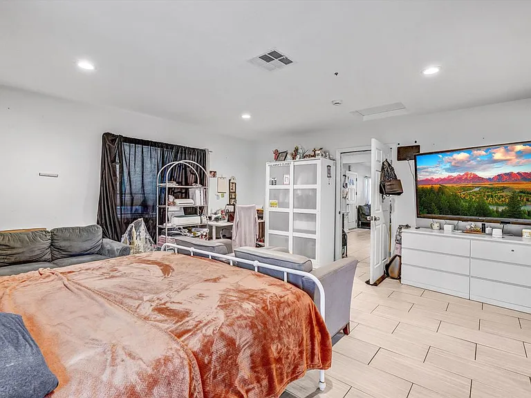 10515 Firmona Ave — Photo 9