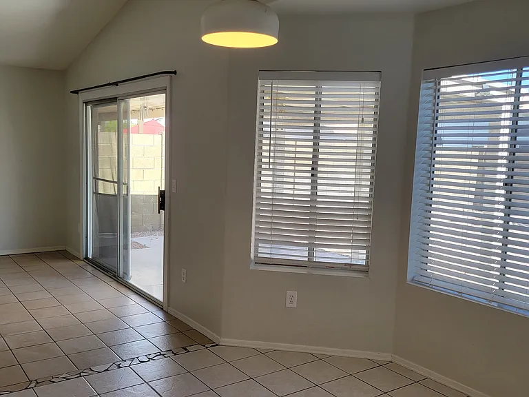 4527 E Mockingbird Dr — Photo 8