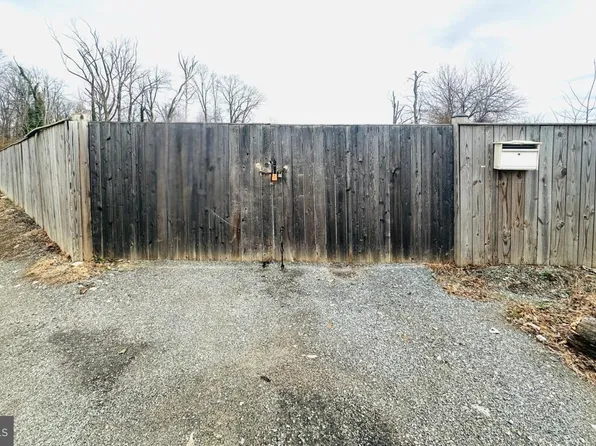 8529 Riggs Rd, Hyattsville, MD 20783