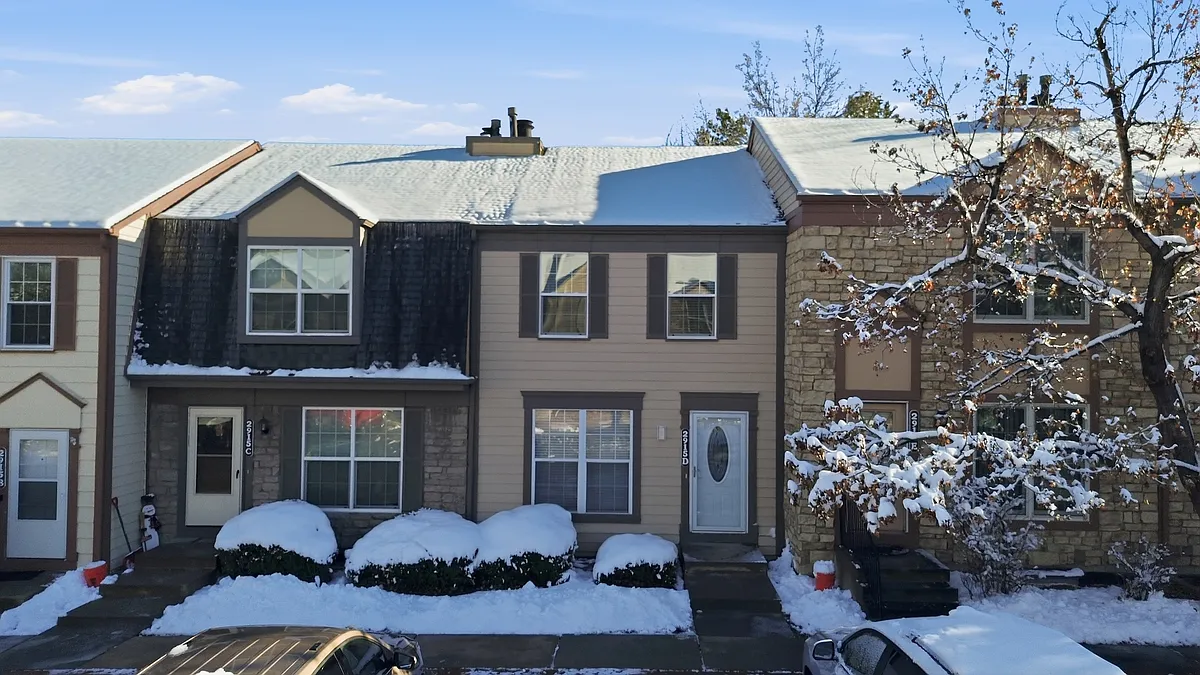 Building Photo - 2915 W 81st Ave #D