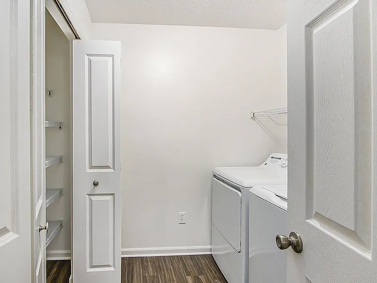 Autumn Lakes Apartments and Townhomes — Photo 91