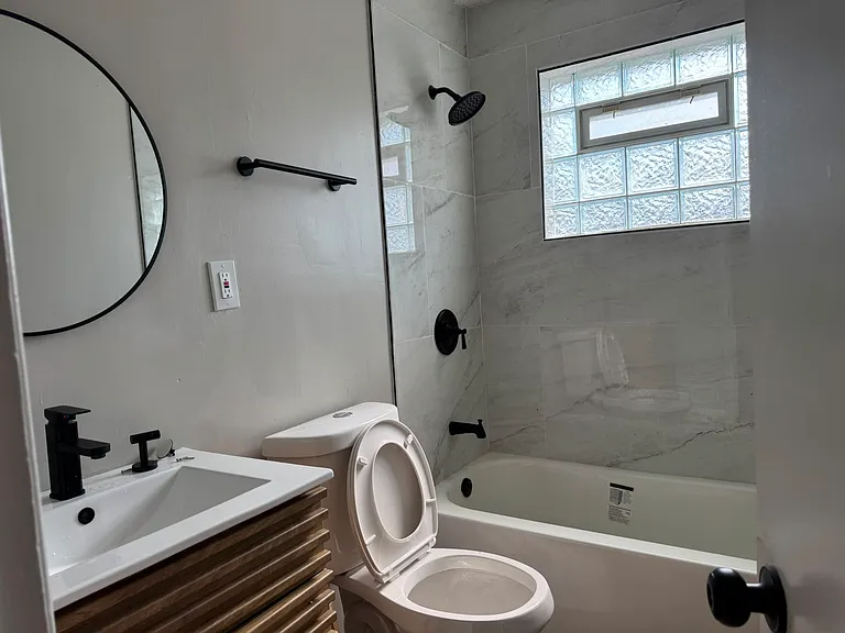 15917 Steinway Blvd — Photo 2