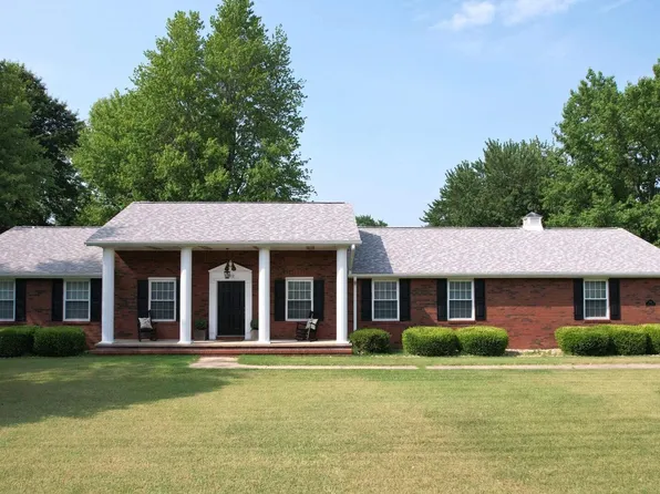 302 Circle Dr, Salem, IL 62881