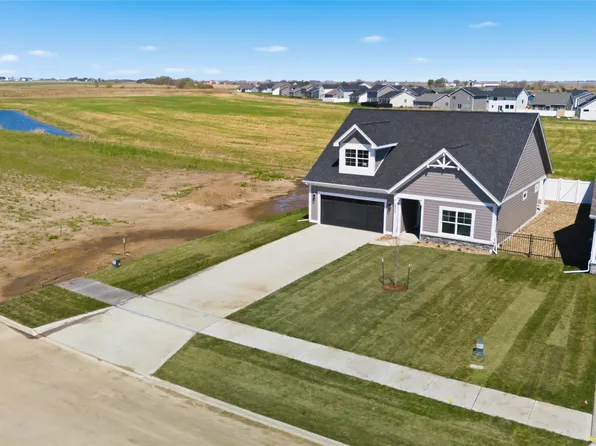 2906 Goldenrod Ct, Pella, IA 50219