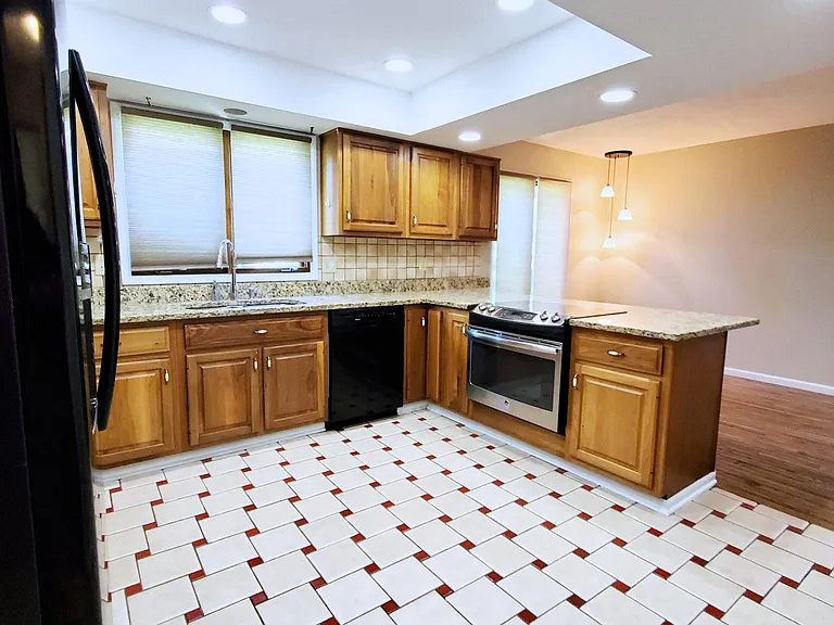 5990 Kirkwall Ct W — Photo 10