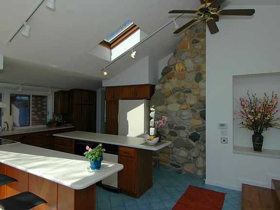 5th image of 18253 Hiawatha Ct