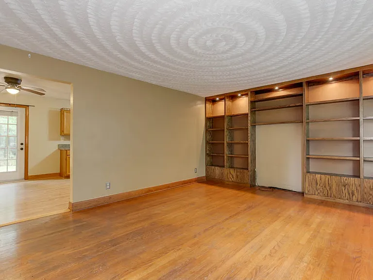 128 Mann Dr — Photo 4