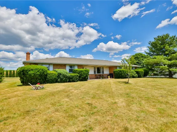 5011 Spruce St N, Schnecksville, PA 18078