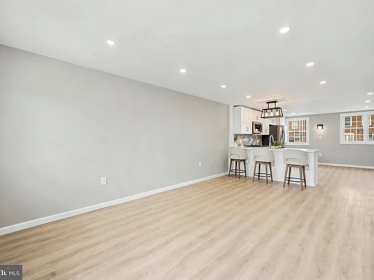 925 Maple Ave — Photo 7