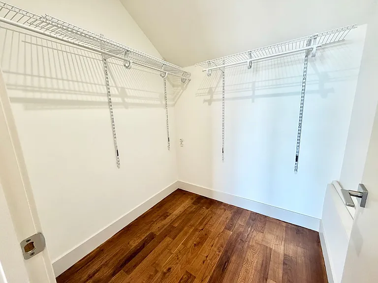 635 Burnett — Photo 16