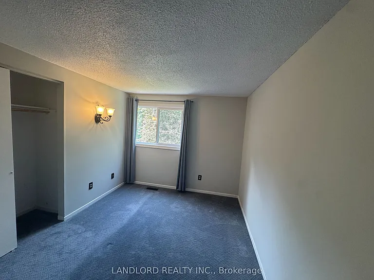 833 Laurier Ave — Photo 37