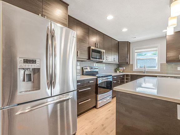 5th image of 10433 70th Ave NW