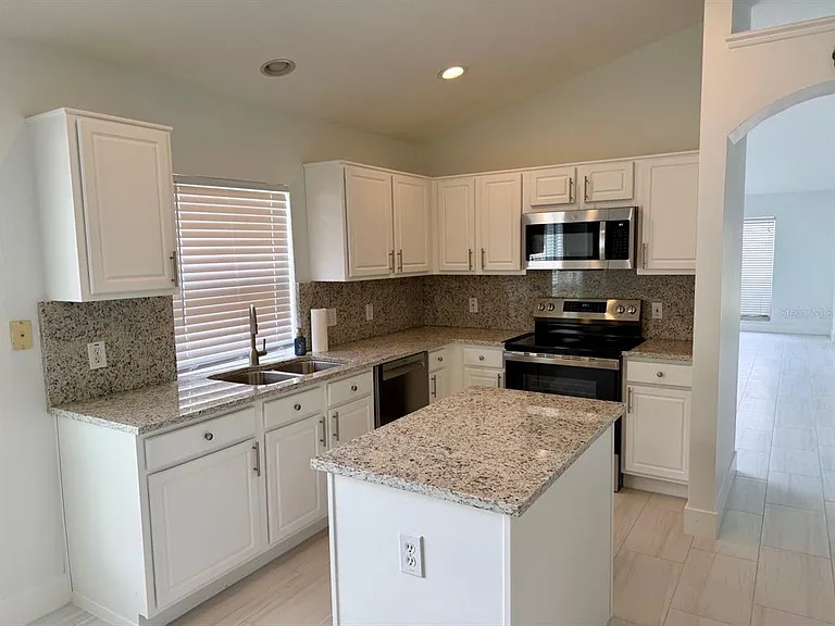 Falcon Point Dr — Photo 5