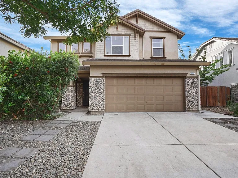 2390 Gibralter Ln — Photo 2
