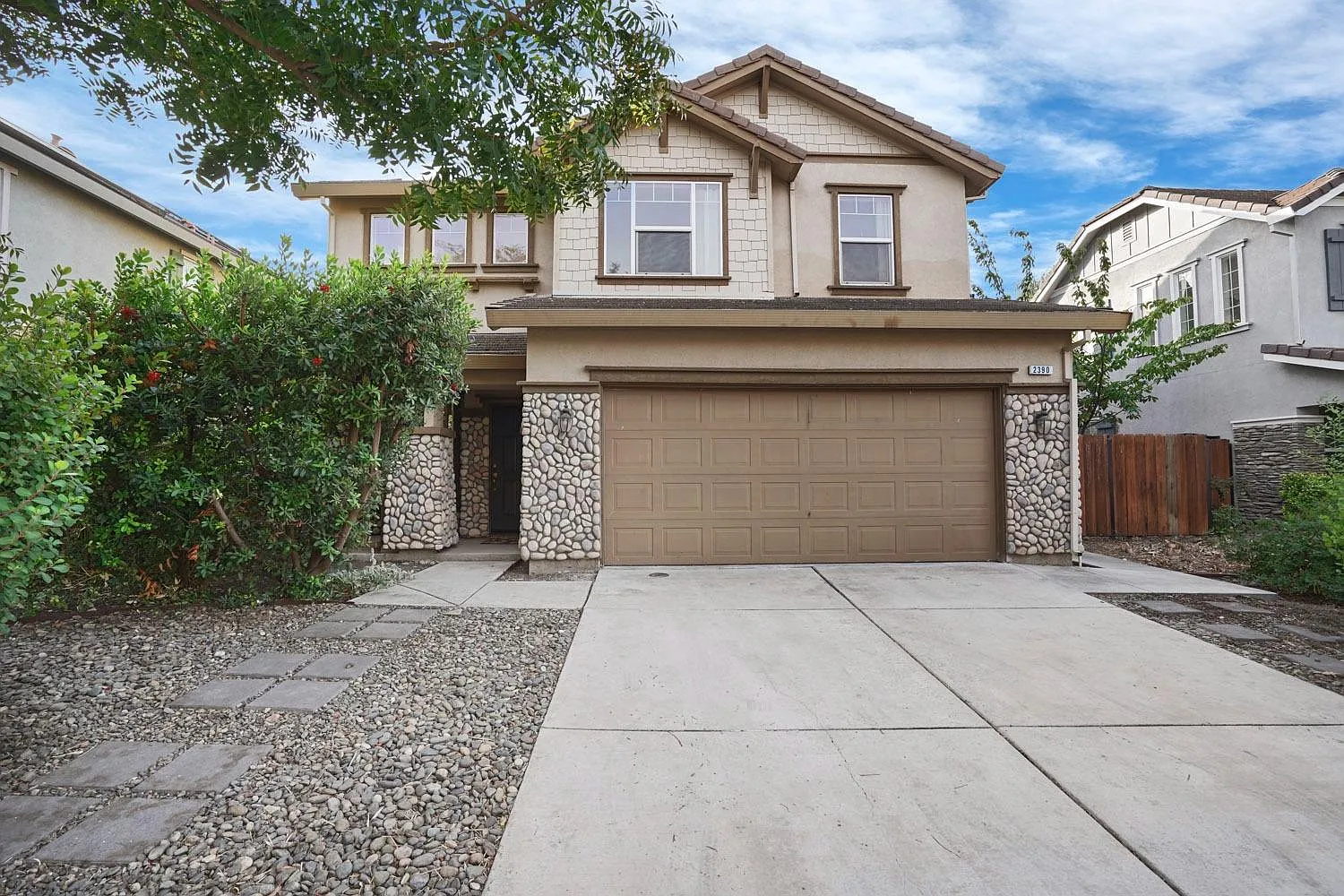 2390 Gibralter Ln photo 1