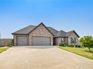 18367 Phelps Cir, Fayetteville, AR 72704