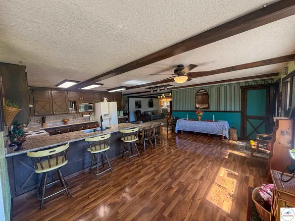 14077 Highway D, Versailles, MO 65084