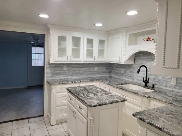 924 N Clements St, Gainesville, TX 76240