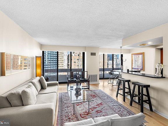 3rd image of 1326 Spruce St APT 1705