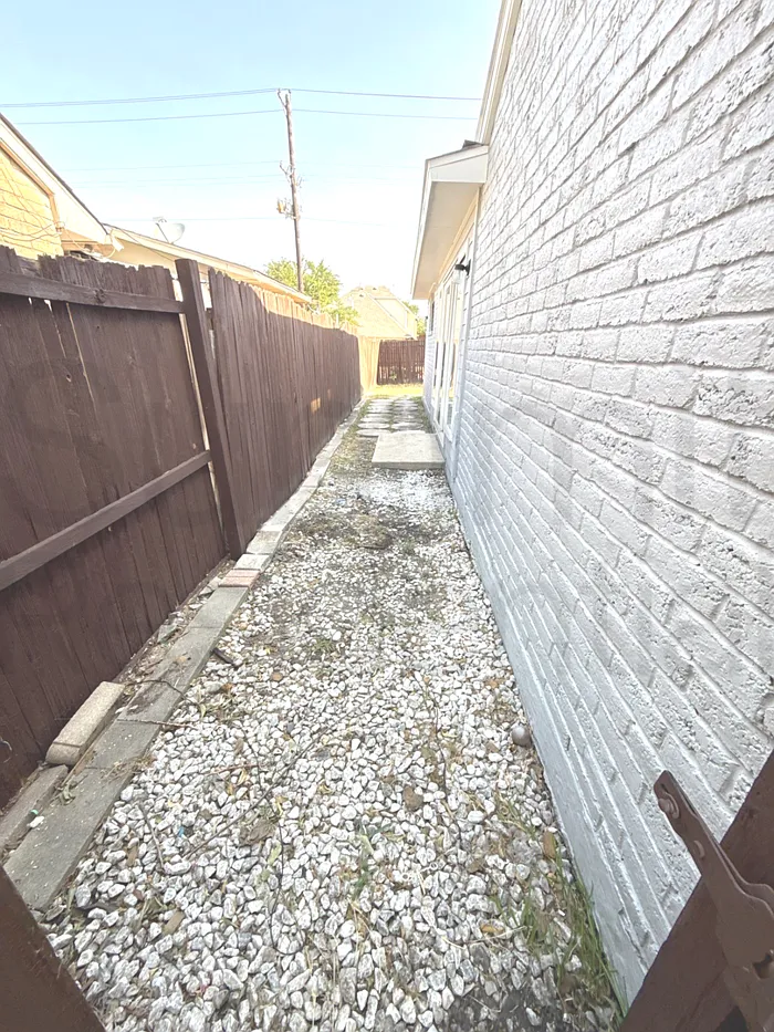 2 bed, 1.0 bath, 949 sqft, $1,695 — Photo 4