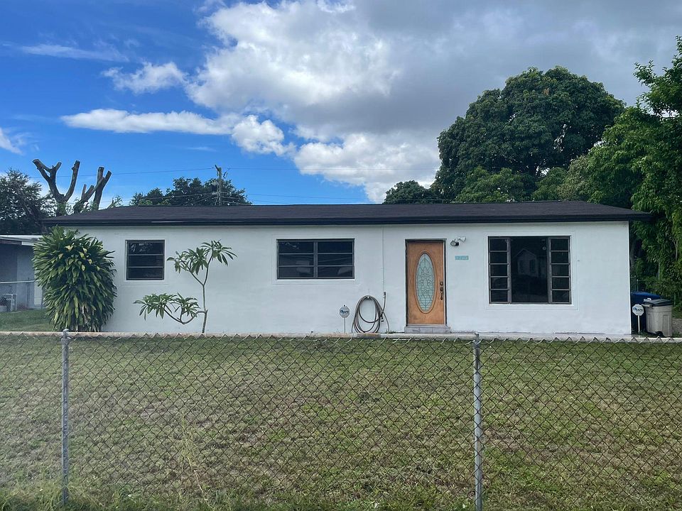 1st image of 1280 NE 209th Ter