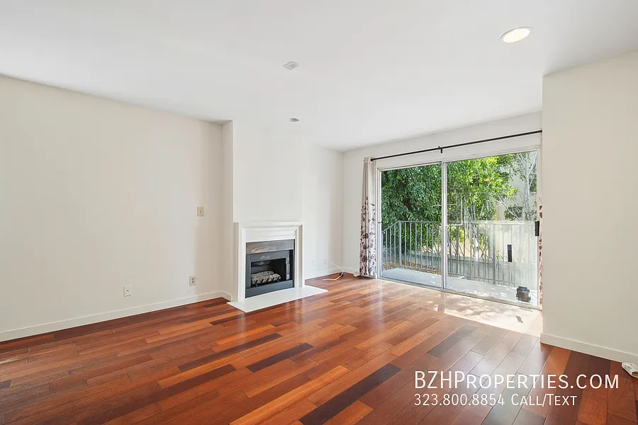 Bright Two-Story Townhome with Fireplace, Balcony & 2-Car Garage Parking — Photo 1